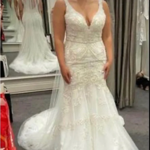 BRAND NEW WEDDING DREESS - Picture 7 of 9